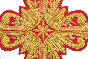 Badge 3D brodé à la main avec applique en fil d'or sur toile de velours rouge, qualité supérieure - Product Image 4