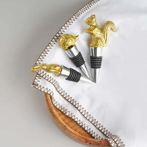 Abridor de botellas de hierro decorativo hecho a mano estilo moderno tapón de vino herramienta de barra para cocina casera y acento de regalo - Product Image 2