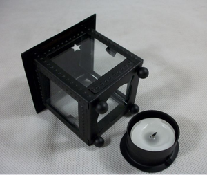 Lanternes à lumière en T en forme de cabane uniques avec support au sol Décor à la maison Agréable conçu Coupe-vent Fer et Verre Lanternes à photophore - Product Image 6