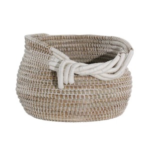Panier en macramé de style vintage avec un design noué pour le rangement à domicile, décoration, salon, chambre à coucher, organisateur d'objets essentiels quotidiens - Product Image 2