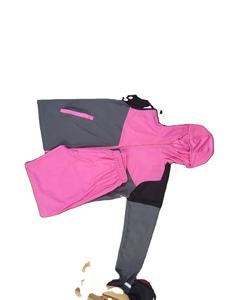 Conjunto Deportivo Unisex de Alta Calidad Personalizable con Logotipo y Diseño Único - Product Image 1