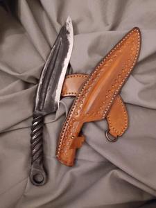 Cuchillo de Supervivencia Hecho a Mano de Acero al Carbono con Funda de Cuero Personalizable, Cuchillo de Cocina para Uso en Exteriores, Compatible con OEM - Product Image 3