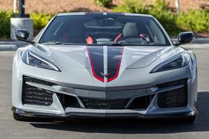Corvette E-Ray Coupé 2024, V8 Híbrido de 655 hp, Tracción en las Cuatro Ruedas, Acabado 2LZ, Color Gris Sea Wolf Tricoat, Sin Modificar - Product Image 2