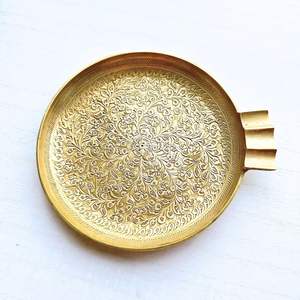 Cenicero de latón de lujo con bordes tallados únicos diseñados para un atractivo estético y una presentación de calidad superior - Product Image 2