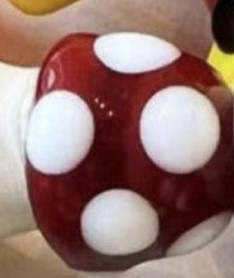 Pendentifs sur le thème des champignons en verre à pois sur mesure idéaux pour les créateurs de bijoux et les magasins de perles à revendre - Product Image 3