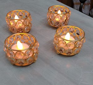 Portavelas de cristal redondo Los portavelas de cristal son artículos decorativos elegantes y lujosos que agregan un toque de brillo - Product Image 1