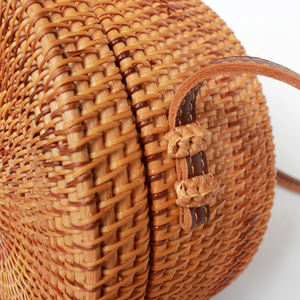 Vente en gros de sacs à main Bohème style vintage en rotin sacs de mode incontournables motif géométrique perle pompon décoration coquille paille - Product Image 3