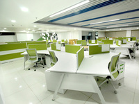 Mobilier de bureau d'entreprise moderne Bureau de personne 3 places Poste de travail de bureau à 120 degrés