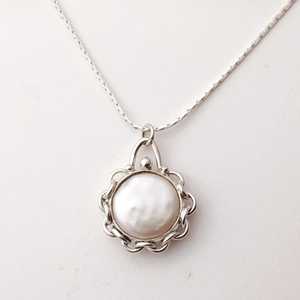 Collar de Perlas de Agua Dulce con Moneda de Plata de Ley 925 de Navya Craft, Regalo para Mujer en Aniversario, Día de San Valentín, Día de la Madre - Product Image 3