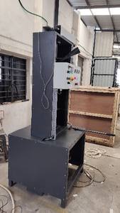 Machine de moulage par injection mécanique verticale industrielle à usage intensif, capacité de 60 g par course, recyclage des déchets plastiques PP/PE/HDPE - Product Image 2