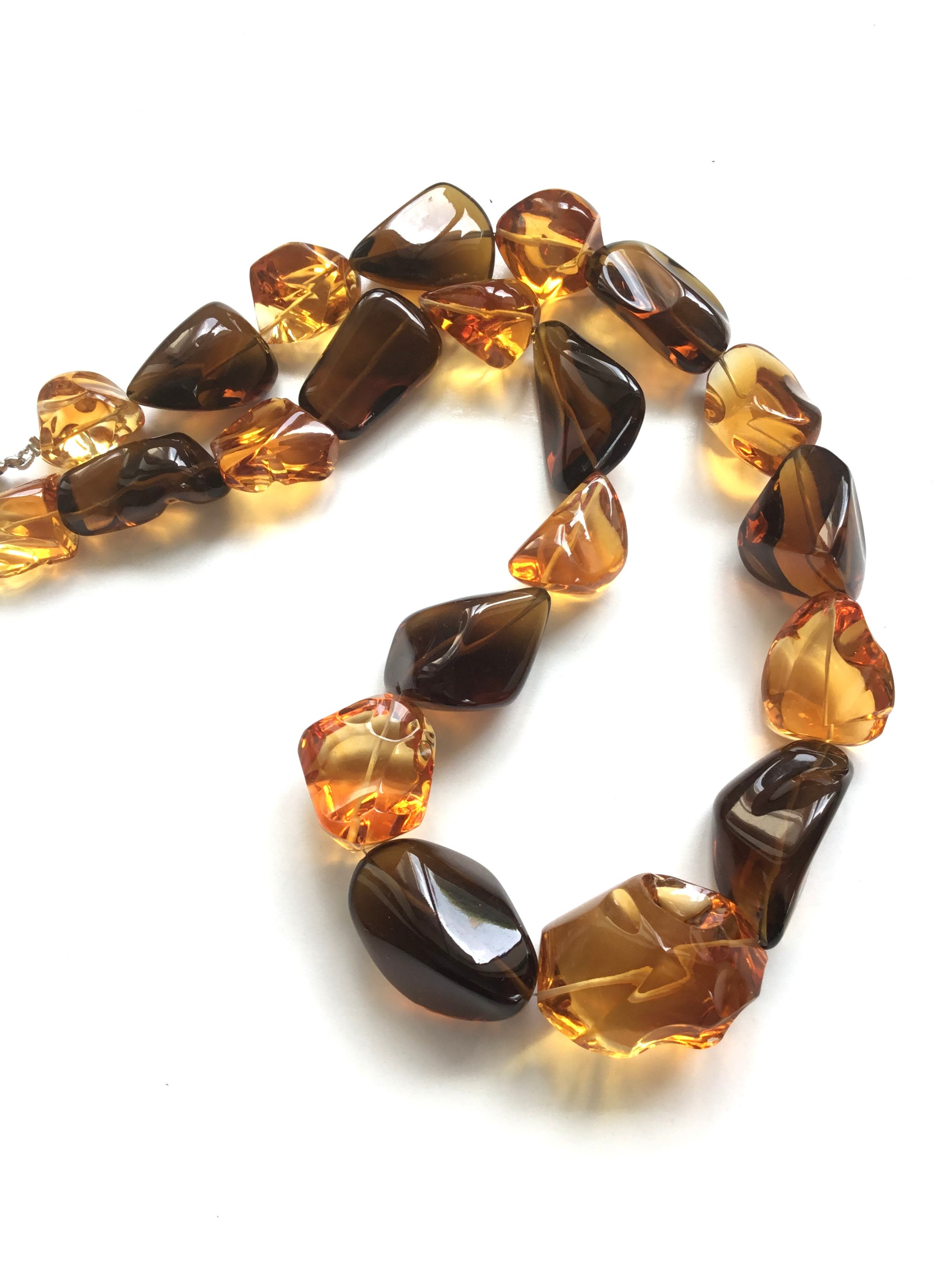 สีน้ำตาล