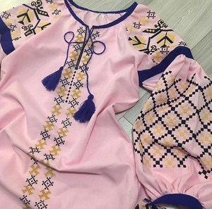 Style Boho Motif Géométrique Brodé Rose Clair Robe Made Love Ukrainien Lanterne Manches Robe de Plage Femmes Sexy Fente Latérale - Product Image 2