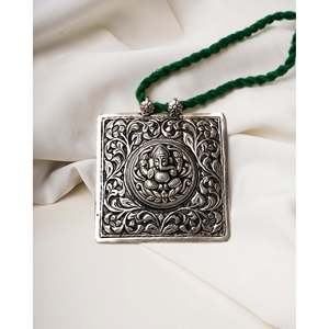 Colgante Religioso de Plata 925 Noor Chitai Ganpati con Patrón de Cruz y Piedras Principales de Cuarzo y Ágata, India - Product Image 2