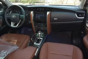 2024 V.XR <span class=keywords><strong>PL</strong></span> AT.IN U.M 2,4L DIESEL 5-SITZER AUTOMATIK LINKSLENKER LEDER mit RÜCKFAHRKAMERA U.S KITS - Product Image 3