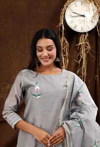 Chanderi Kurta et Sharara ensemble de haute qualité femmes peint à la main mélange de coton droit meilleur Design Kurti avec Sharara ensemble - Product Image 4