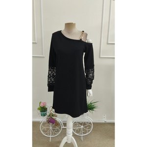Robe courte en modal à manches longues et épaule dénudée avec détail chaîne, 38524 - Noir - Product Image 4