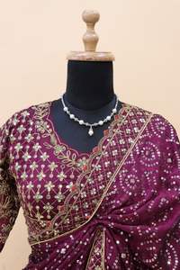 Vêtements indiens et pakistanais Saree de séquence de broderie de soie lourde Georgatte de créateur récent - Product Image 3