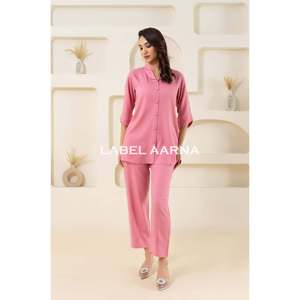 Ensemble coordonné à col châle en viscose rose uni pour femme - Product Image 1