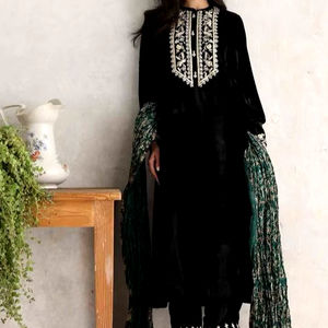 Élégant pantalon Kurta en velours et ensemble Dupatta avec broderie de perles Dabka et de pierres pour les fêtes et les mariages 2025 - Product Image 1