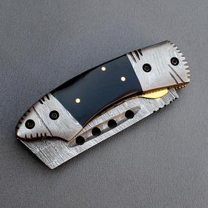 Cuchillo de bolsillo plegable de acero de Damasco personalizado más vendido, cuchillo de caza OEM hecho a mano con mango de cuerno - Product Image 3