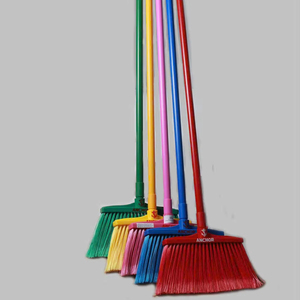 Escobas de plástico artesanales naturales baratas a granel técnica cruda procedente de Vietnam - Product Image 1