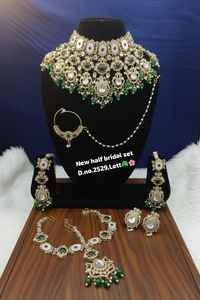 Ensemble de collier ras du cou ethnique plaqué or pour femmes, avec pendentif en perles émaillées, boucles d'oreilles Jhumka, pour mariage, fiançailles, anniversaire - Product Image 2