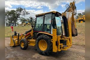 Chargeuse-pelleteuse d'occasion Cat 420F/420E avec moteur, boîte de vitesses, roulement et pompe 6900KG - Product Image 3