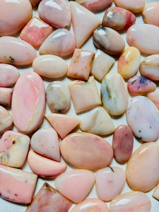 โอปอลสีชมพูธรรมชาติคุณภาพสูง งานฝีมือประณีตจากเปลือกหอยสีชมพู รูปทรงคาโบชอง โอปอลสีชมพู - Product Image 5