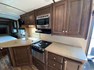 Autocaravana Keystone RV Cougar X-Lite 21RBS usada del 2017, lista para vender. - Product Image 6