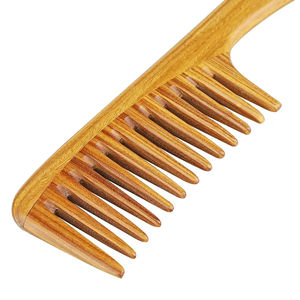 Venta al por mayor peine de madera Antiestático de moda para uso en viajes en casa logotipo personalizado estilo láser peine de metal para piojos salón de uso caja incluida - Product Image 2