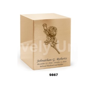Urnas de cubo de latón de bronce con emblema rosa dorado para cenizas humanas con bolsa de terciopelo gratis - Product Image 1