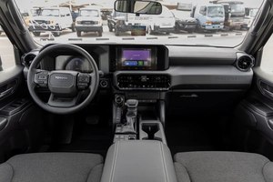 Toyota Land Cruiser Prado 2.4L (299 ch) 4 cylindres essence, transmission automatique, conduite à gauche, modèle 2025, noir, d'occasion - Product Image 3
