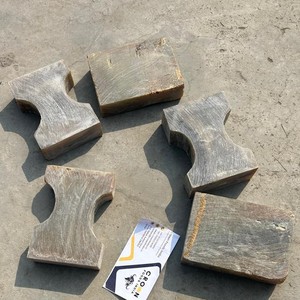 Empuñadura de Espada de Cuerno Hecha a Mano con Forma Natural y Tacto Real, con Técnica Cruda para Coleccionables de Arte - Product Image 3