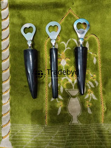 Ouvre-bouteille en corne personnalisé Cadeau rustique fait à la main pour des occasions spéciales par Tradebyd - Product Image 5