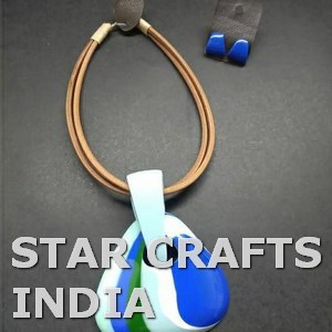 Nouvelle sortie femmes à la mode forme ronde résine pendentif collier mode résine fleur boucles d'oreilles collier ensemble de bijoux pour les femmes - Product Image 4