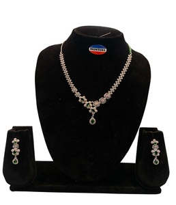 Ensemble collier et boucles d'oreilles en pierre AD de qualité supérieure avec placage au rhodium et éléments de perles pour les cadeaux de bijoux de mode de fête - Product Image 3