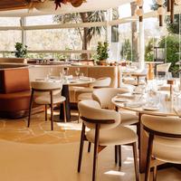 Table et chaise de restaurant de style nordique, mobilier de restaurant, chaise de bar, mobilier de bar d'hôtel, design d'aménagement complet pour restaurant