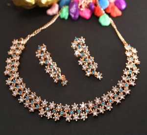 Ensemble de bijoux de mode indien traditionnel rose or argent plaqué cuivre pour femmes et filles comprend collier et accessoires - Product Image 1