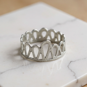 แหวนมงกุฎหัวใจประดับเงิน - ดีไซน์หัวใจฉลุลาย - Product Image 3