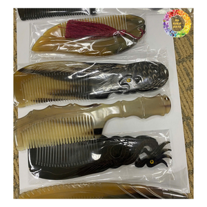 Peigne en corne de buffle vintage, peigne à cheveux en corne naturelle fabriqué à la main, brosse à cheveux en corne de boeuf de boutique naturelle antistatique de 99 GD - Product Image 2