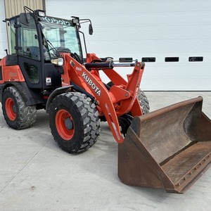Chargeuse sur pneus diesel Kubota d'occasion, moteur à couple élevé, engrenages robustes, construction durable, garantie 2 ans, prête à la vente - Product Image 3