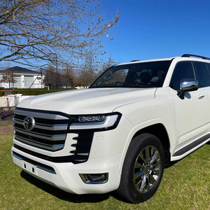 Usado cuidadosamente 2025 Toyo ta Land Crui ser ZX Luxury disponible tanto derecha como izquierda - Product Image 3