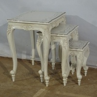 Table d'appoint en bois d'acajou Table gigogne peinte en blanc pour salon Ensembles de table peints à la main Meubles anciens