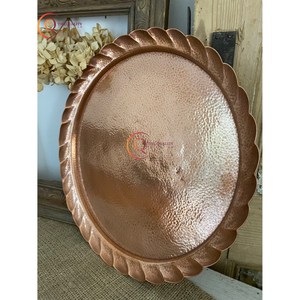 Bandeja de servicio martillada de forma redonda de cobre de lujo y moderna Chapado brillante para alimentos Suministros de utensilios de cocina de mesa Hecho EN LA India - Product Image 3