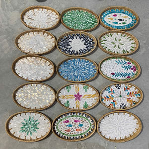 Plateau en rotin avec incrustation de nacre, détail en coquille de rotin naturel pour la décoration de la maison, Vietnam par 99 Gold Data - Mme Violet - Product Image 1