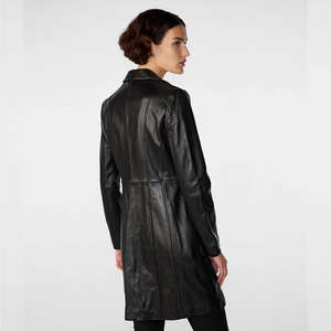 เสื้อแจ็คเก็ตคอปกแบบวาร์ซิตี้สำหรับผู้หญิง ทำจากหนังแกะแท้และหนังแท้  ระบายอากาศได้ดี เป็นมิตรกับสิ่งแวดล้อม พร้อมการตกแต่งที่สมบูรณ์แบบ - Product Image 2