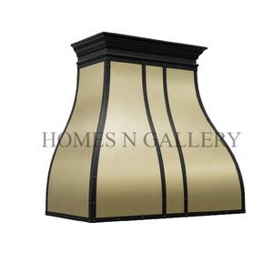 Campana extractora inteligente personalizada de acero inoxidable negro mate con detalles en latón patinado dorado, montaje en pared con tiradores de latón mate, campana extractora de cocina. - Product Image 1