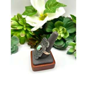 Bague ajustable Mathilda Benally en turquoise verte de Carico Lake et argent sterling, bijou de collection culturelle - Product Image 3