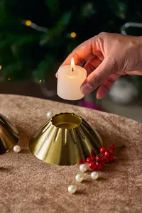 High Volcano a conçu le support de photophore en laiton avec de l'or poli pour les ensembles de cadeaux de fête disponibles au prix de gros - Product Image 2