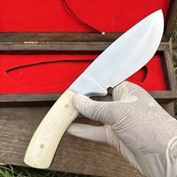 Couteau de chasse et de camping OEM en acier Damas forgé à la main, lame fixe, manche en os de chameau, lame pleine longueur, étui EDC, haute durabilité